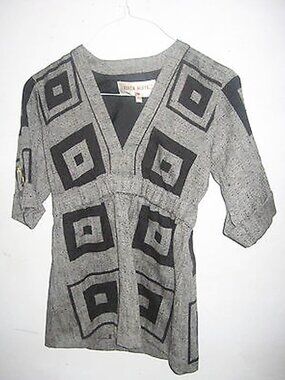 Lauren Moffatt Grey Black Geometric V-Neck Turnback Cuff Buckled Tunic Top XS